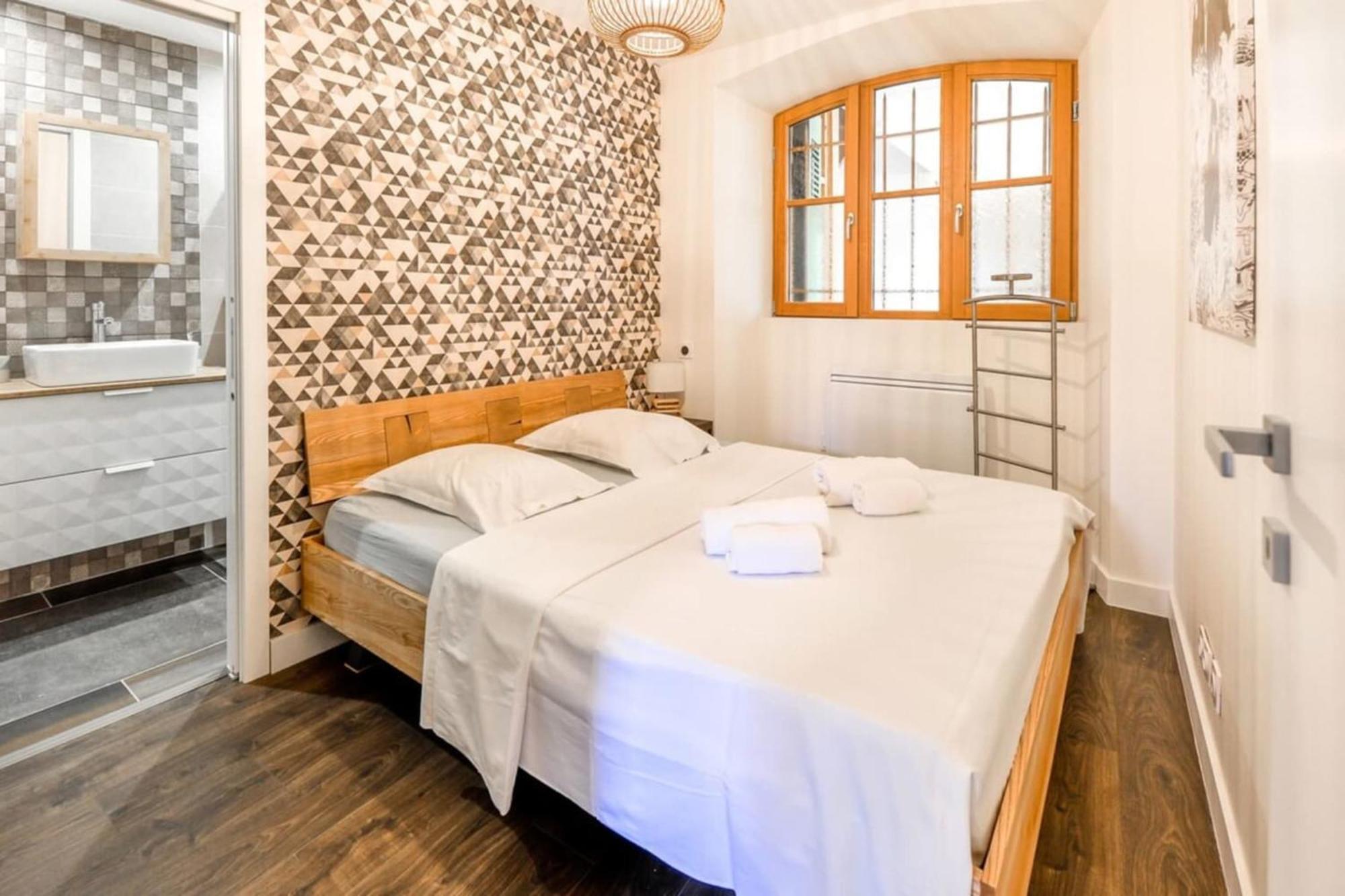 3-Star Rated Apartment In The Heart Of The Old Town With A View Анси Экстерьер фото