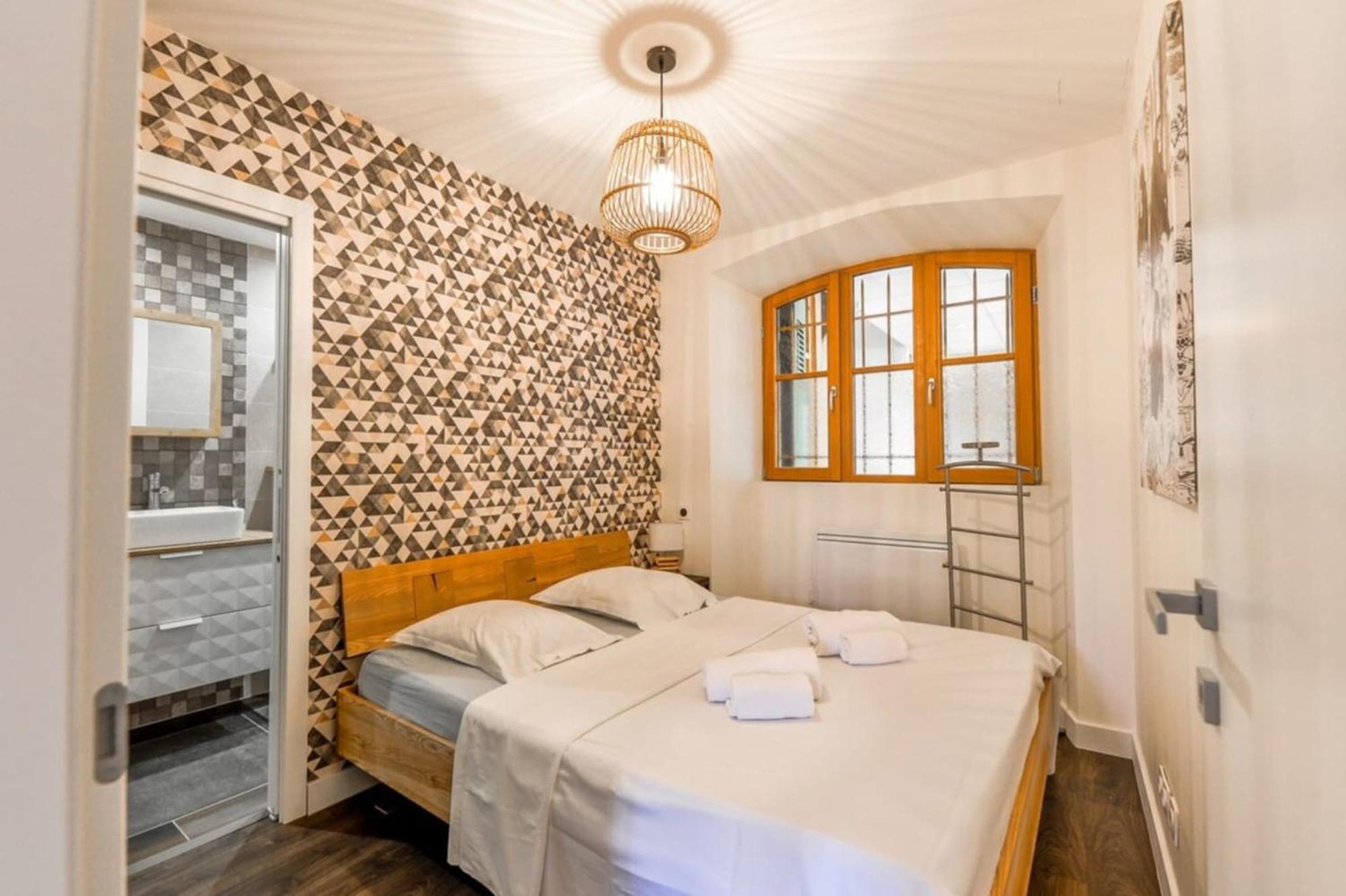 3-Star Rated Apartment In The Heart Of The Old Town With A View Анси Экстерьер фото